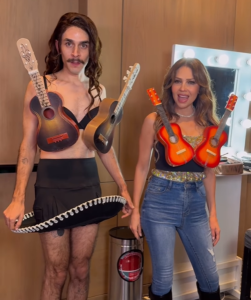 Với nhiều sự hài hước, Cortesía hace cosplay de Thalía