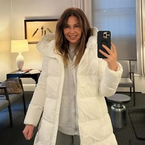 Thalía: La Reina de la Vitalidad y el Estilo de Vida Saludable a los 54 Años