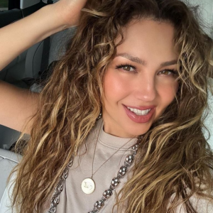 Thalía sigue luciendo increíblemente saludable y hermosa a los 53 años